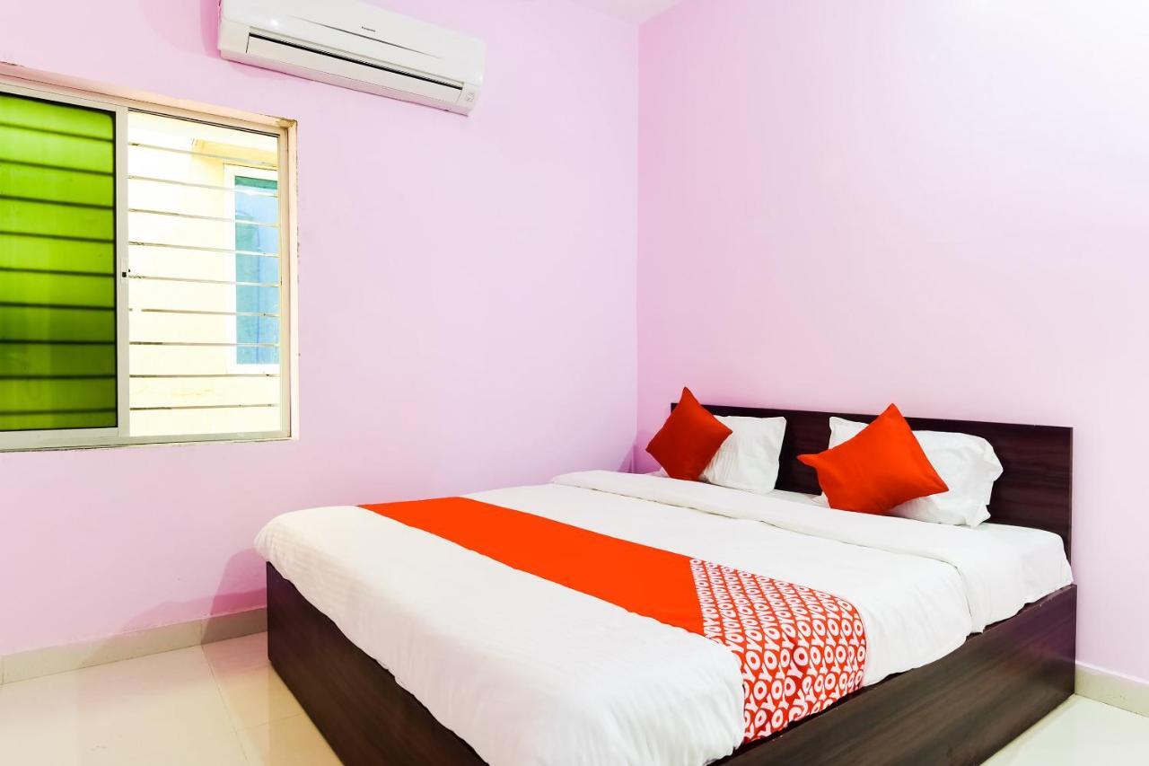 Oyo 43422 Bijaya Palace 3*